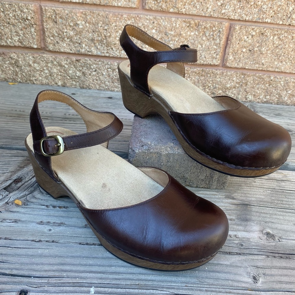 Dansko Village teak pull up clog size 41 brown leather